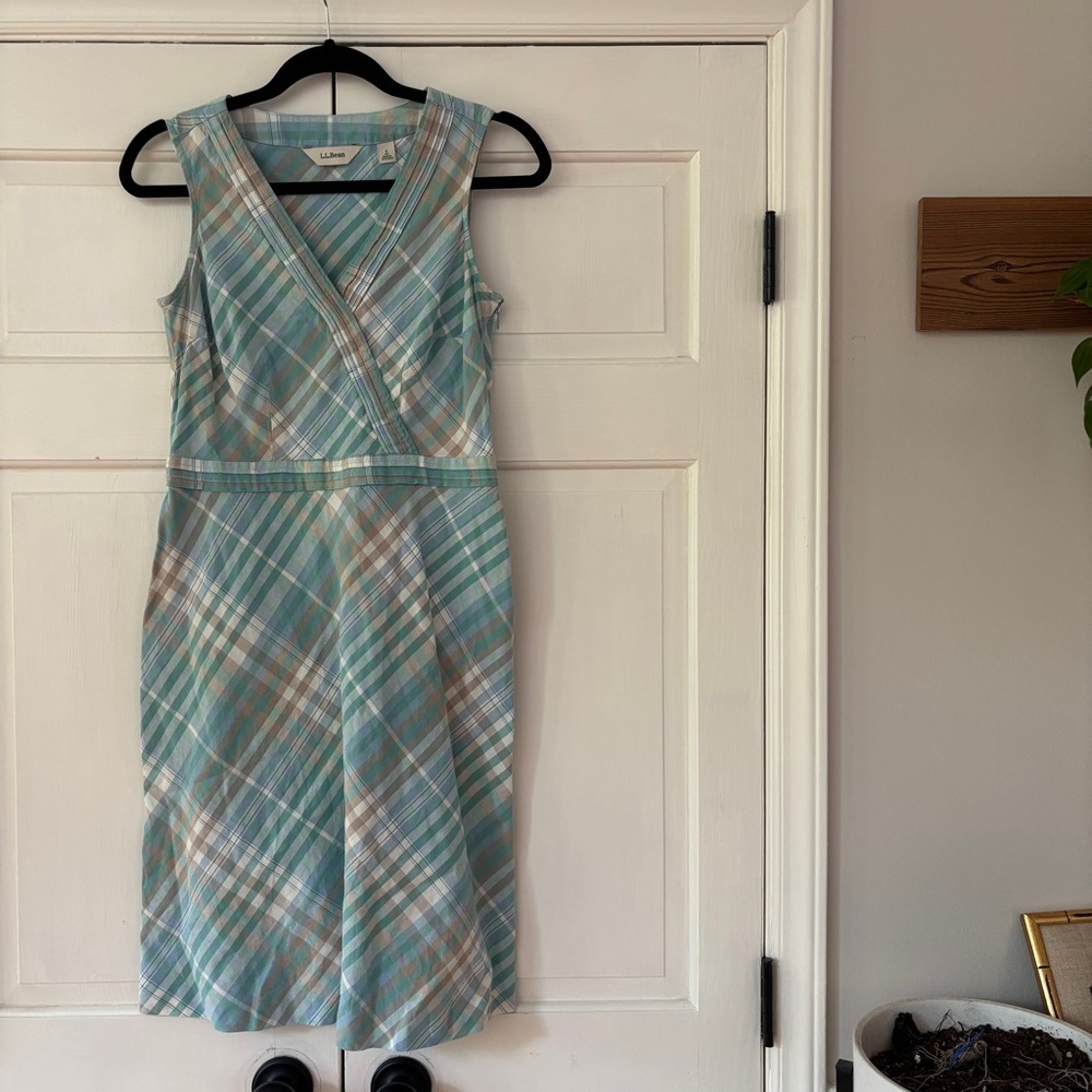 L.L. Bean Vintage Green and Blue Plaid Linen Sheath Dress Sleeveless V-neck Midi